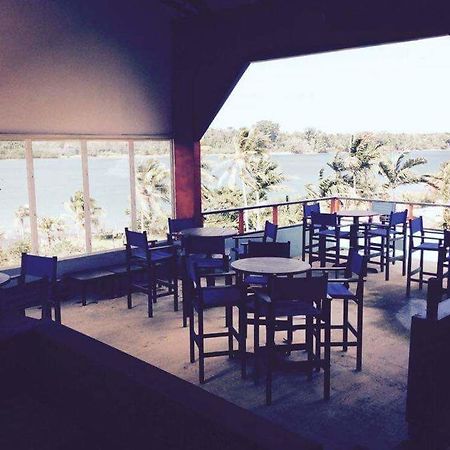 Retreat Seaside Hostel Port Vila Exterior photo