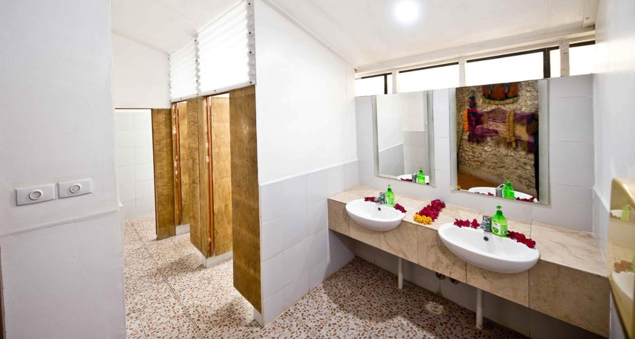 Retreat Seaside Hostel Port Vila Exterior photo