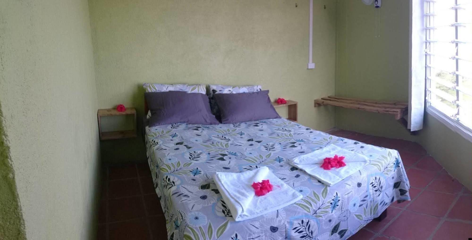 Retreat Seaside Hostel Port Vila Exterior photo